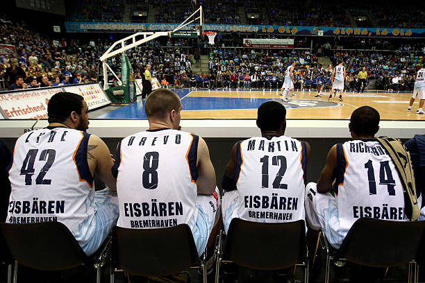 尽管他努力 尽管他努力